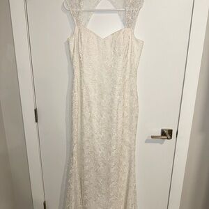 Le Chateau Cream Lace Wedding Dress. Size 12